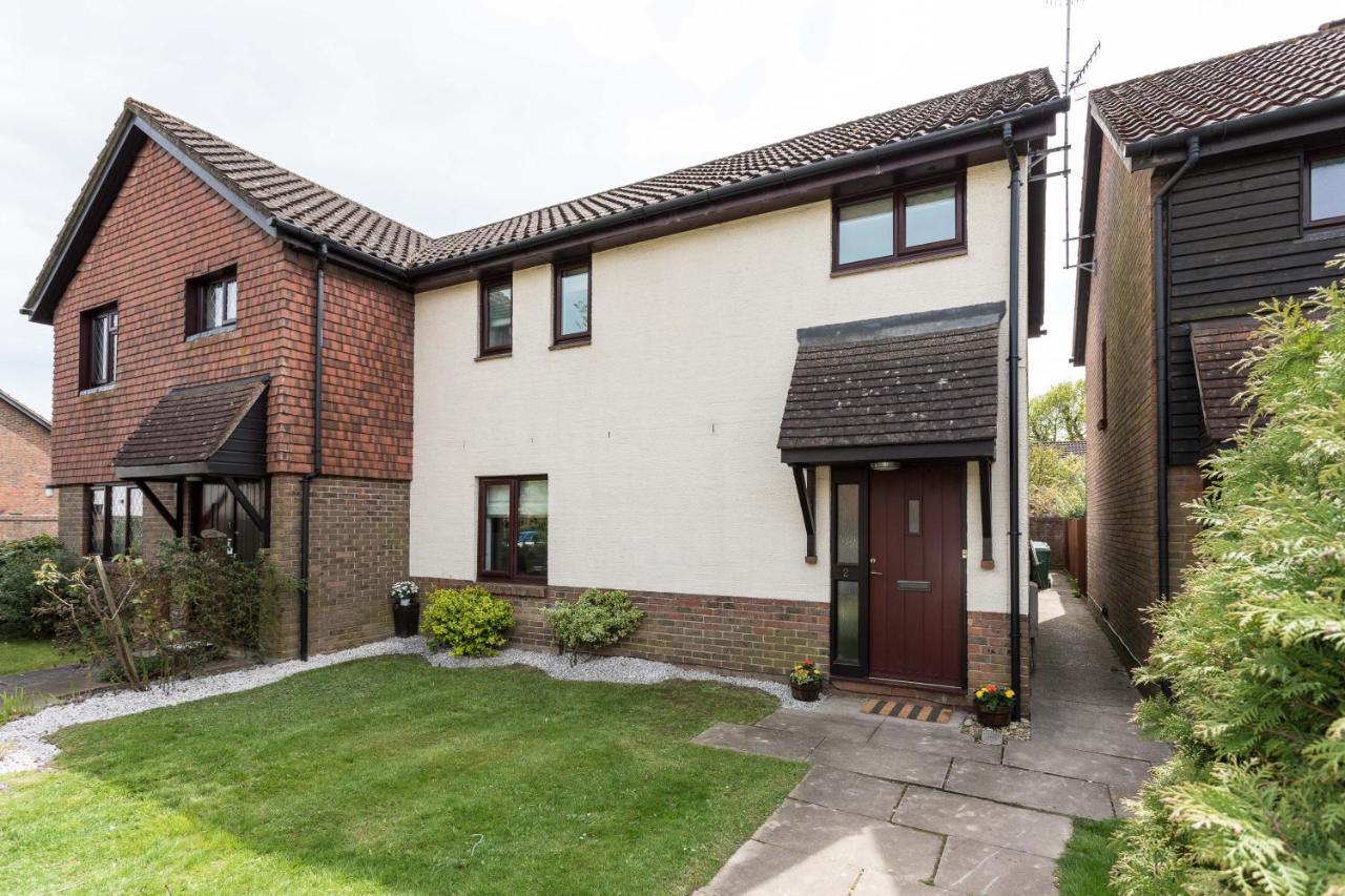 Grassmere - 3 Bed House With Private Garden Horley Kültér fotó