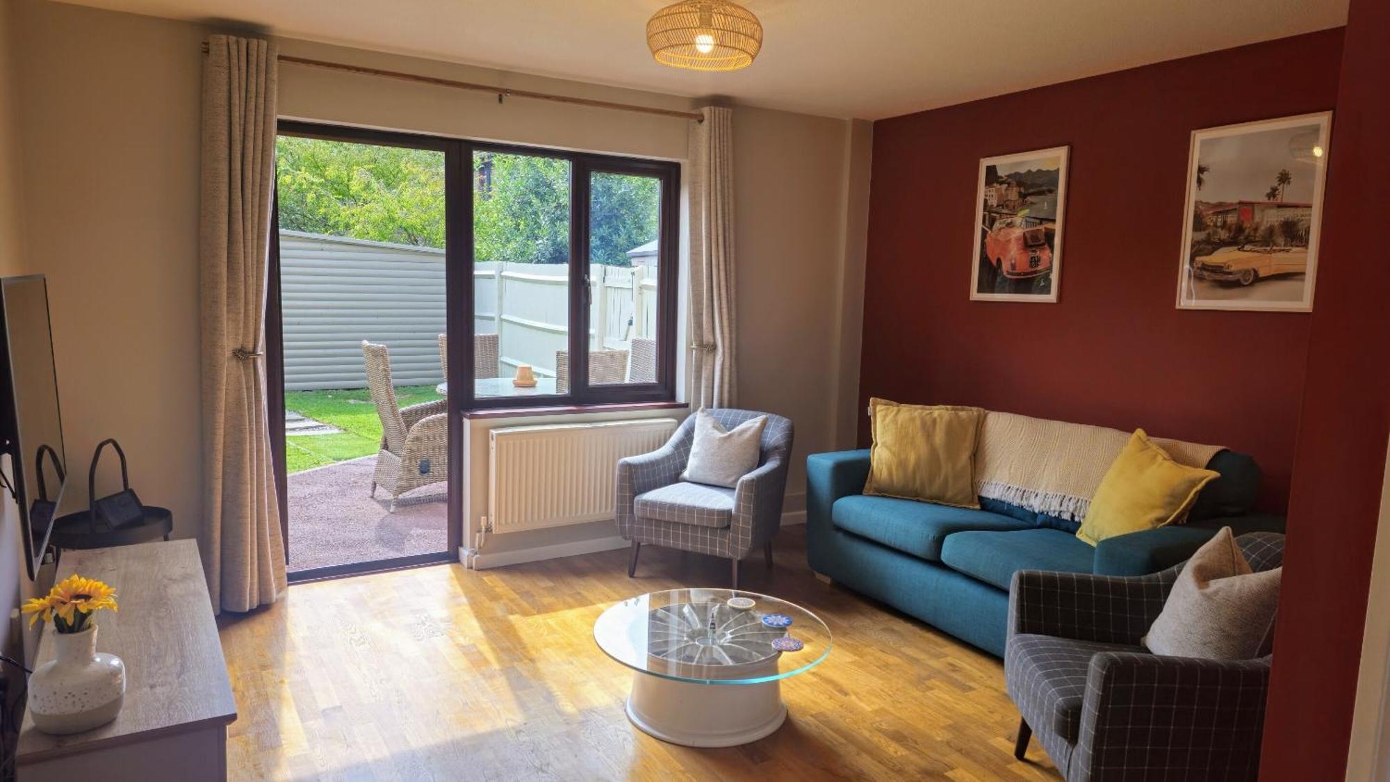 Grassmere - 3 Bed House With Private Garden Horley Kültér fotó